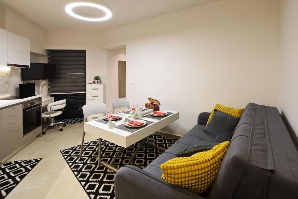 Uni Cozy City Apartment Родос Экстерьер фото